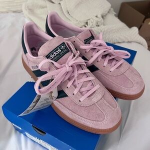 Wmns Adidas Spezial Pink